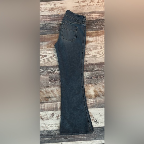 Women’s A & F Y2K Denim/Distressed Vintage Low Rise Flare Jeans! - Picture 5 of 7